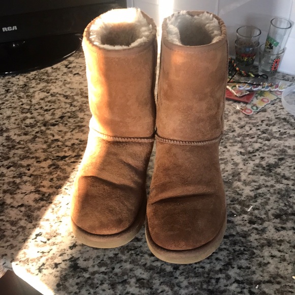 Barely used Uggs - Picture 3 of 3